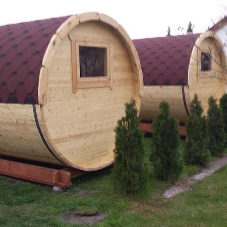 Отель Camp-Wroc Вроцлав Экстерьер фото
